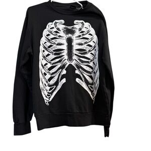 black Mad Engine cotton/polyester blend sweatshirt in size M.